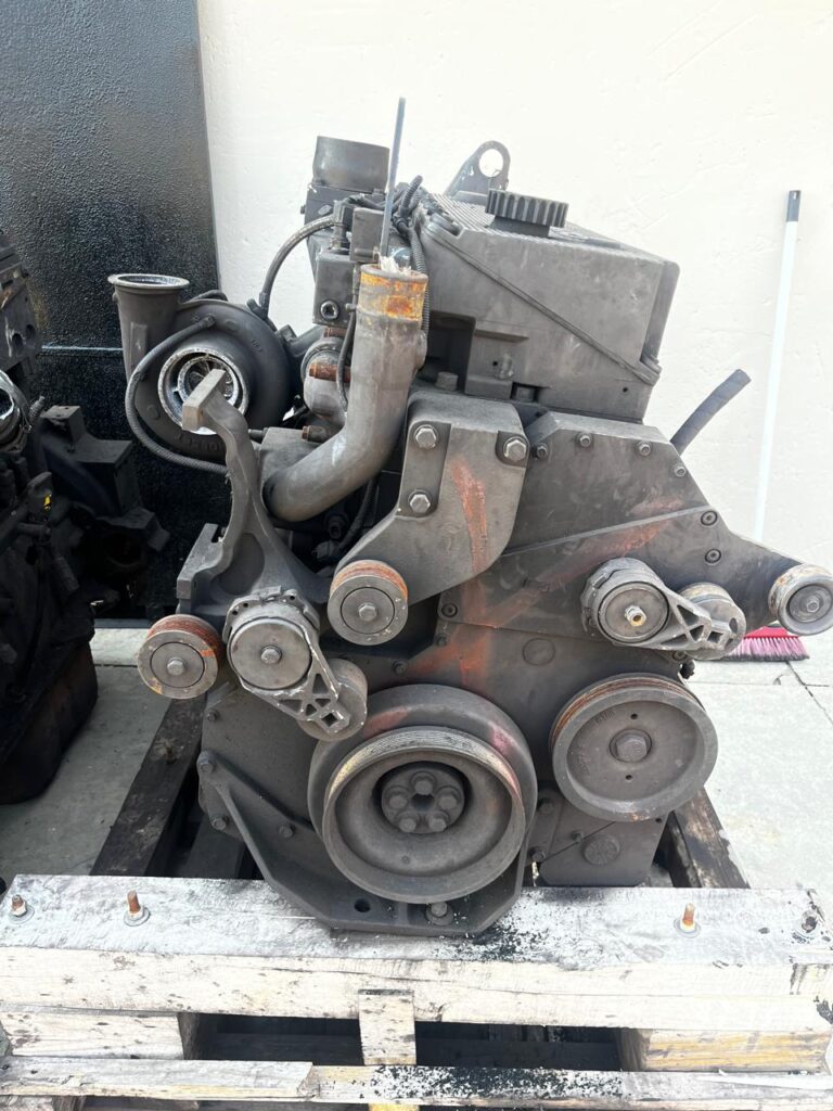 QSM 11 CUMMINS ENGINE .USED AS IS. R65000 (4)