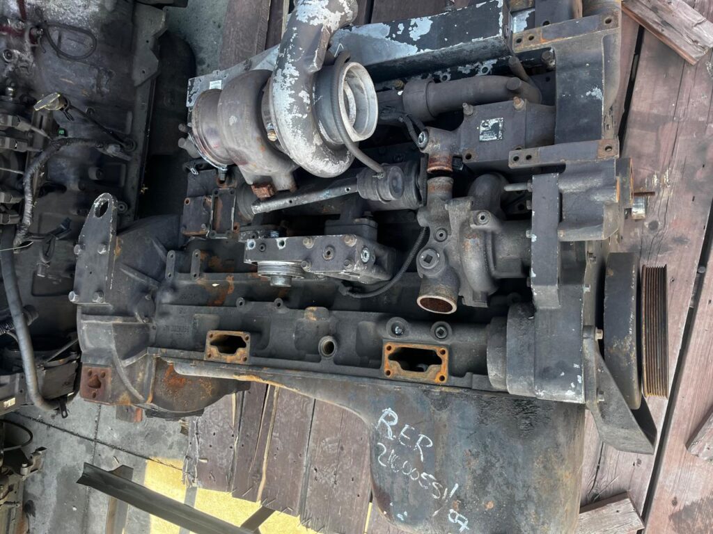 QXS 15 CUMMINS ENGINE. USED AS IS. R95000 (5)